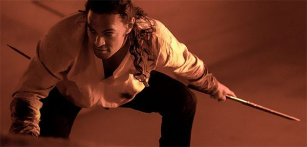 Duncan Idaho (Jason Mamoa) springs into action in Dune.